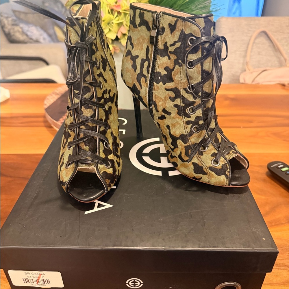 CECELIA NEW YORK Black Heeled Boots - Picture 5 of 6
